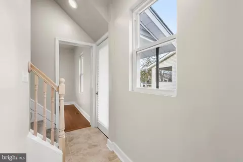 Entry Way - 5403 Hamlet Ave, Baltimore, MD 21214 photo 9 of 12