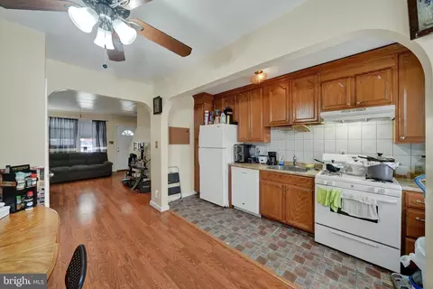 Entry Way - 3552 Benzinger Rd, Baltimore, MD 21229 photo 2 of 2