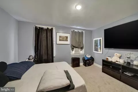 Bedroom - 3552 Benzinger Rd, Baltimore, MD 21229 photo 2 of 6