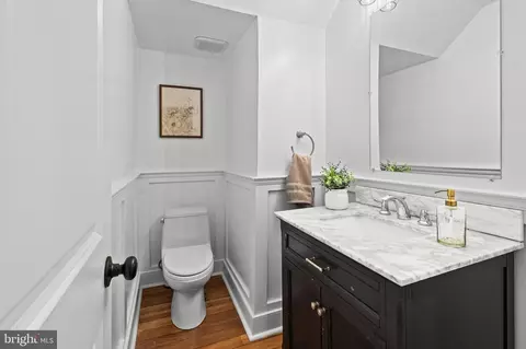 Entry Way - 4604 Moravia Rd, Baltimore, MD 21206 photo 2 of 5