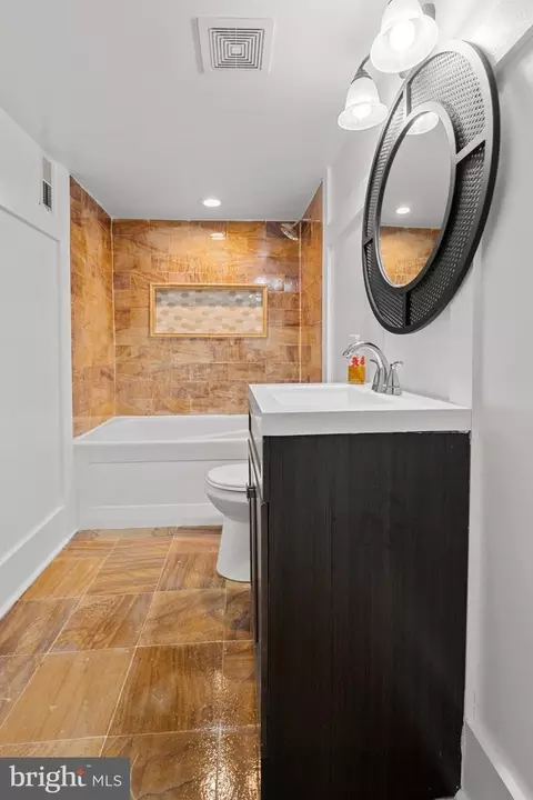 Bath - 4604 Moravia Rd, Baltimore, MD 21206 photo 4 of 5