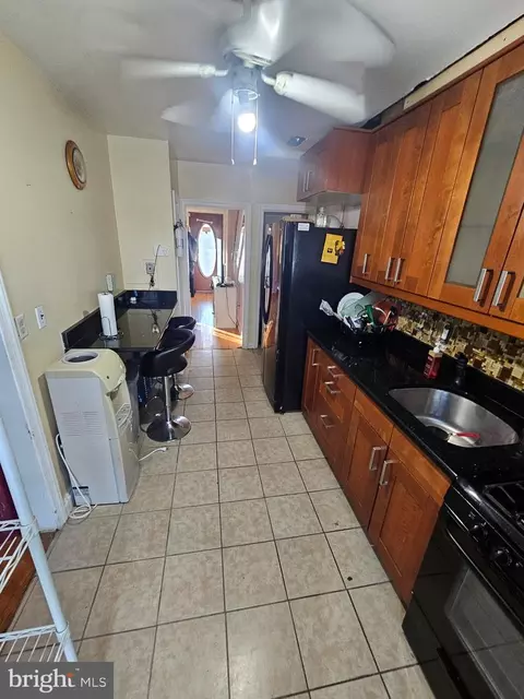 Entry Way - 3915 Ednor Rd, Baltimore, MD 21218 photo 2 of 2