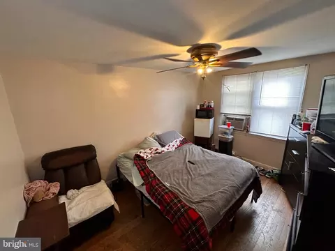 Bedroom - 918 Cooks Ln, Baltimore, MD 21229 photo 2 of 4
