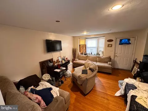 Living - 918 Cooks Ln, Baltimore, MD 21229 photo 1 of 1