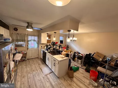 Entry Way - 918 Cooks Ln, Baltimore, MD 21229 photo 1 of 2