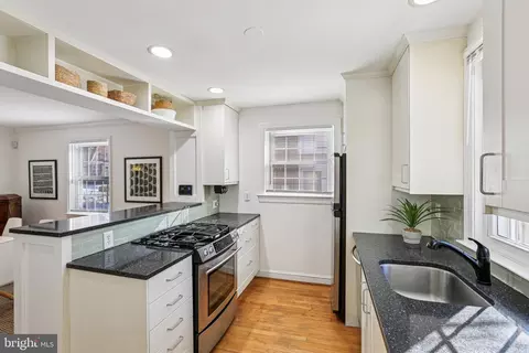 Kitchen - 313 E Lake Ave, Baltimore, MD 21212 photo 2 of 3