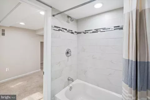 Bath - 1283 Cedarcroft Rd, Baltimore, MD 21239 photo 4 of 5