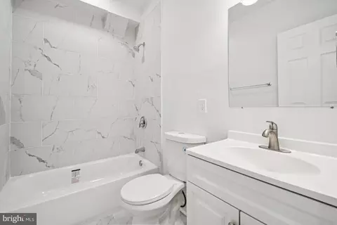 Bath - 2330 Bryant Ave, Baltimore, MD 21217 photo 1 of 3