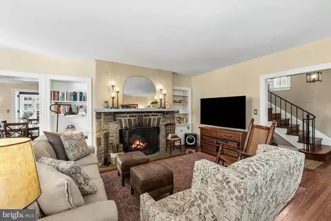 Living - 316 Tunbridge Rd, Baltimore, MD 21212 photo 2 of 3