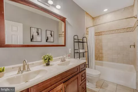 Bath - 4126 Falls Rd, Baltimore, MD 21211 photo 2 of 3