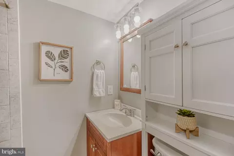 Bath - 4126 Falls Rd, Baltimore, MD 21211 photo 3 of 3