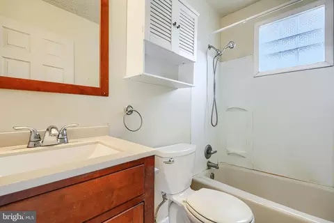 Bath - 4402 Craddock Ave, Baltimore, MD 21212 photo 2 of 2