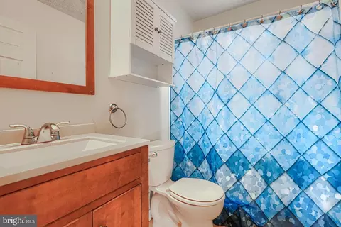 Bath - 4402 Craddock Ave, Baltimore, MD 21212 photo 1 of 2