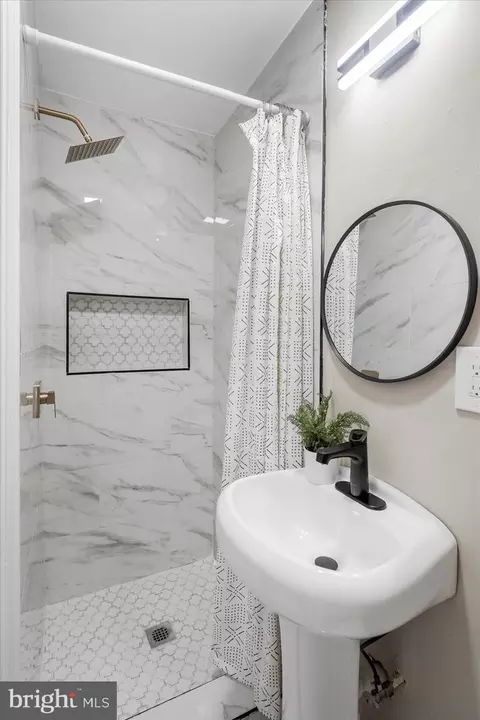 Bath - 1603 Argonne Dr, Baltimore, MD 21218 photo 1 of 7