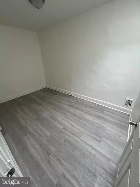 2015 Sinclair Ln, Baltimore, MD 21213 photo 6