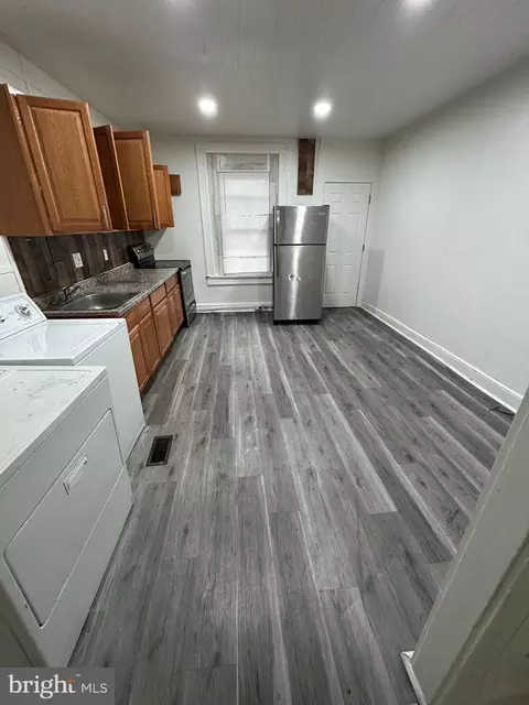 2015 Sinclair Ln, Baltimore, MD 21213 photo 4