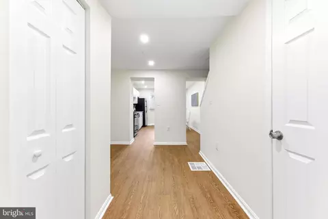 Entry Way - 1117 Washington Blvd, Baltimore, MD 21230 photo 1 of 7