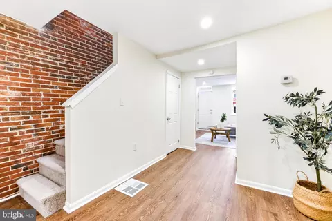 Entry Way - 1117 Washington Blvd, Baltimore, MD 21230 photo 3 of 7