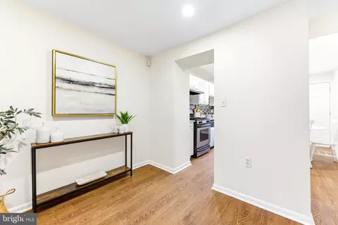 Entry Way - 1117 Washington Blvd, Baltimore, MD 21230 photo 2 of 7