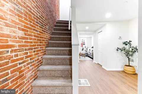Entry Way - 1117 Washington Blvd, Baltimore, MD 21230 photo 6 of 7