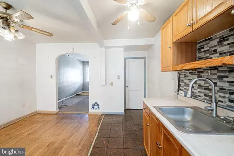 Entry Way - 1217 Anglesea St, Baltimore, MD 21224 photo 4 of 5