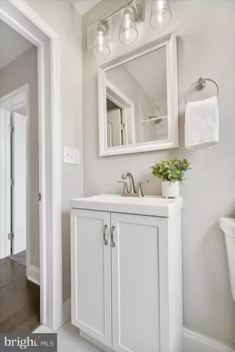 Bath - 2901 Edison Hwy, Baltimore, MD 21213 photo 7 of 8
