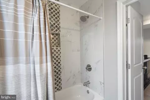 Bath - 2901 Edison Hwy, Baltimore, MD 21213 photo 6 of 8