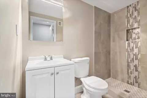 Bath - 2901 Edison Hwy, Baltimore, MD 21213 photo 2 of 8