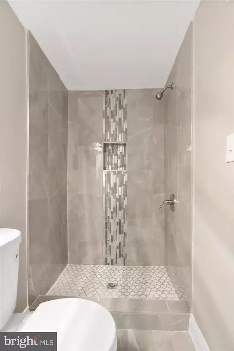 Bath - 2901 Edison Hwy, Baltimore, MD 21213 photo 3 of 8