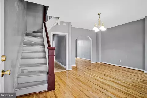 Entry Way - 5204 Ivanhoe Ave, Baltimore, MD 21212 photo 1 of 6