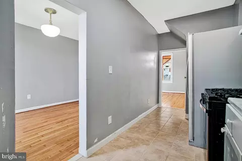 Entry Way - 5204 Ivanhoe Ave, Baltimore, MD 21212 photo 5 of 6
