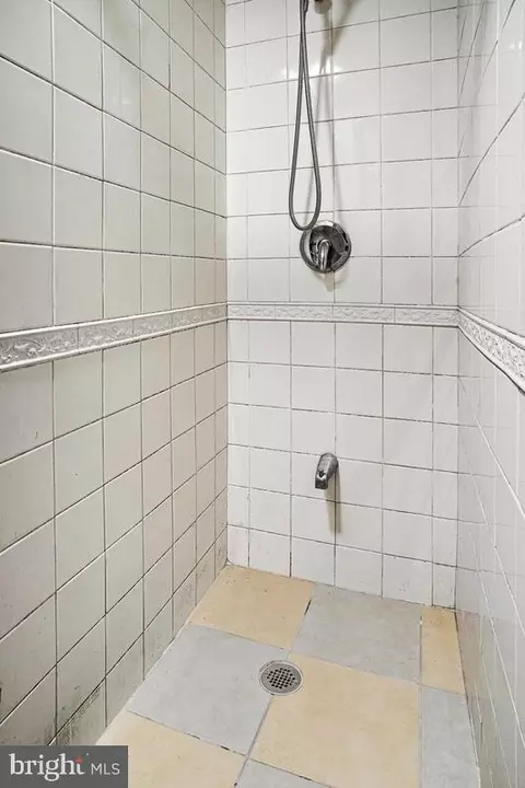 Bath - 5204 Ivanhoe Ave, Baltimore, MD 21212 photo 2 of 2