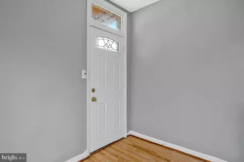 Entry Way - 5204 Ivanhoe Ave, Baltimore, MD 21212 photo 2 of 6