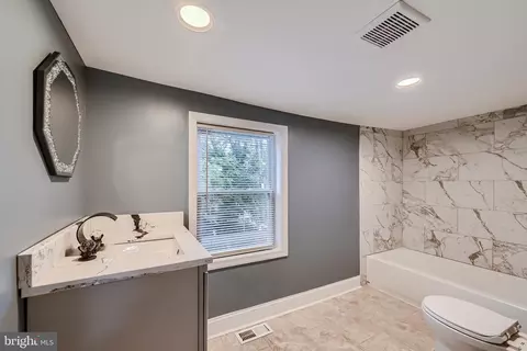 Bath - 1819 Mchenry St, Baltimore, MD 21223 photo 2 of 3
