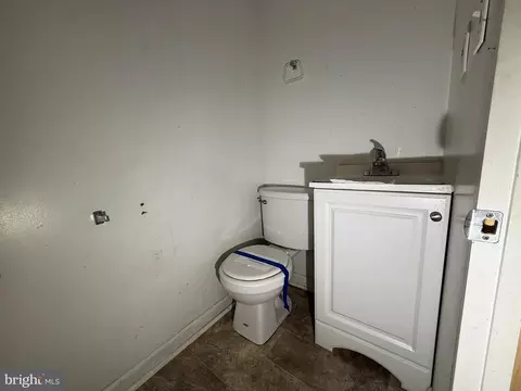 Bath - 3710 Harlem Ave, Baltimore, MD 21229 photo 1 of 2