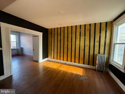 Living - 3710 Harlem Ave, Baltimore, MD 21229 photo 1 of 4
