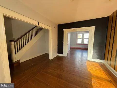 Living - 3710 Harlem Ave, Baltimore, MD 21229 photo 2 of 4