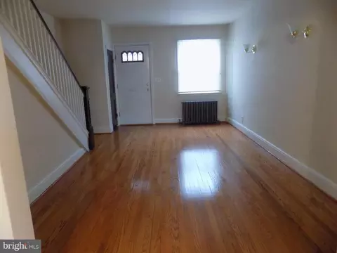 Living - 3925 Colborne Rd, Baltimore, MD 21229 photo 2 of 3