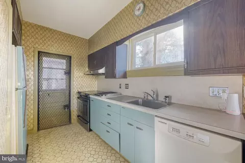 3813 Glen Ave, Baltimore, MD 21215 photo 10