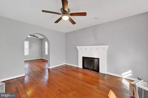 304 S Collins Ave, Baltimore, MD 21229 photo 2