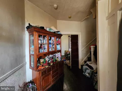 Entry Way - 2744 Edmondson Ave, Baltimore, MD 21223 photo 2 of 6