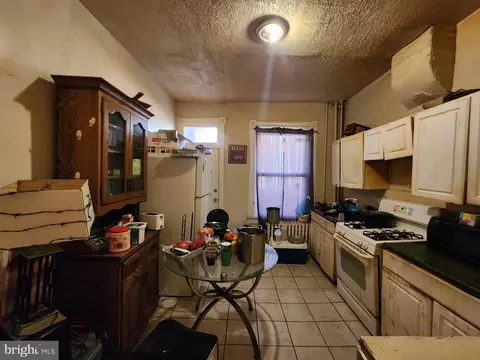 Entry Way - 2744 Edmondson Ave, Baltimore, MD 21223 photo 5 of 6