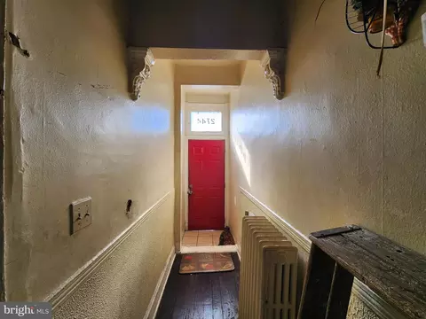 Entry Way - 2744 Edmondson Ave, Baltimore, MD 21223 photo 3 of 6