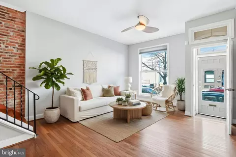 Living - 3259 E Baltimore St, Baltimore, MD 21224 photo 1 of 3