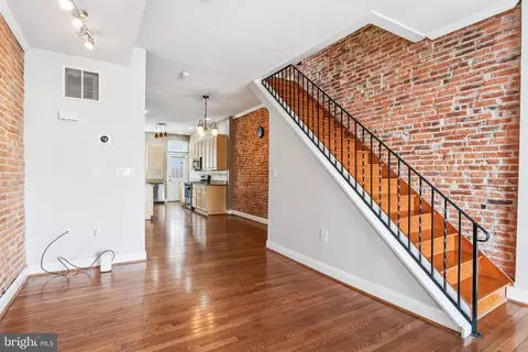 Entry Way - 3259 E Baltimore St, Baltimore, MD 21224 photo 3 of 15