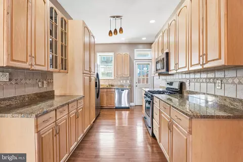 Kitchen - 3259 E Baltimore St, Baltimore, MD 21224 photo 1 of 2
