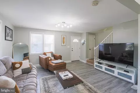 Entry Way - 3802 Echodale Ave, Baltimore, MD 21206 photo 3 of 14