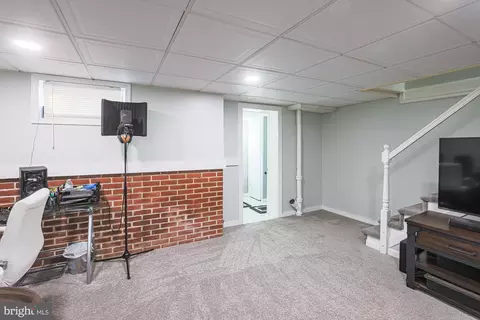 Entry Way - 3802 Echodale Ave, Baltimore, MD 21206 photo 12 of 14