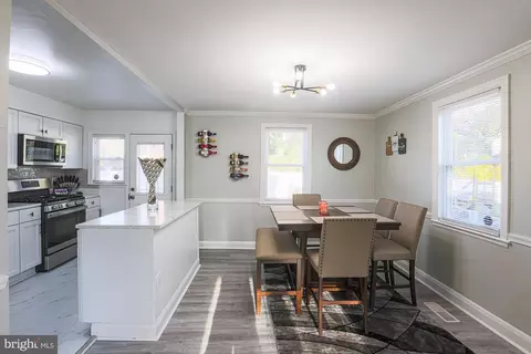 Entry Way - 3802 Echodale Ave, Baltimore, MD 21206 photo 6 of 14