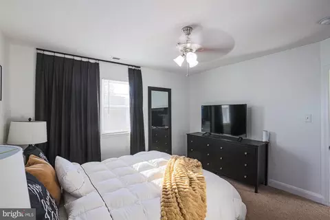 Bedroom - 3802 Echodale Ave, Baltimore, MD 21206 photo 3 of 4